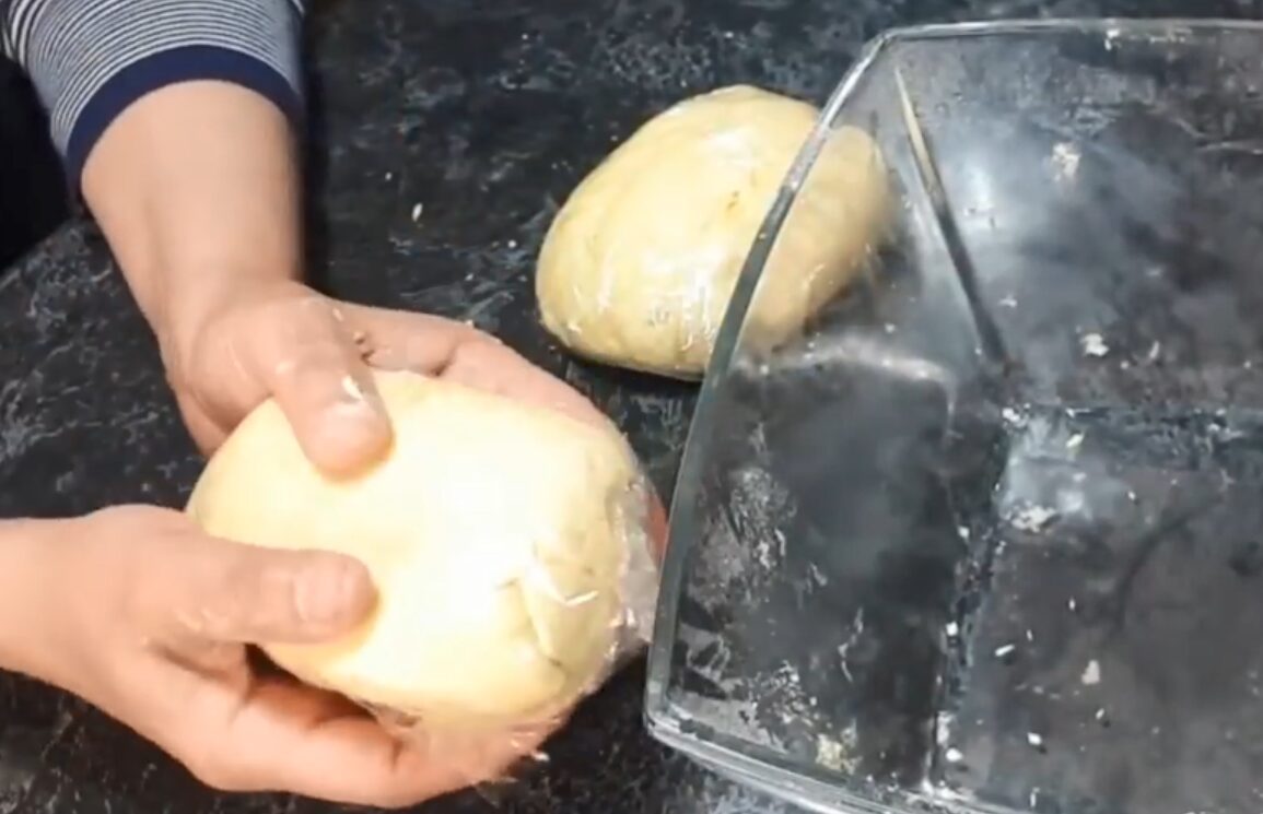 Рецепт дуже смачного і ніжного яблучного пирога з заварним кремом