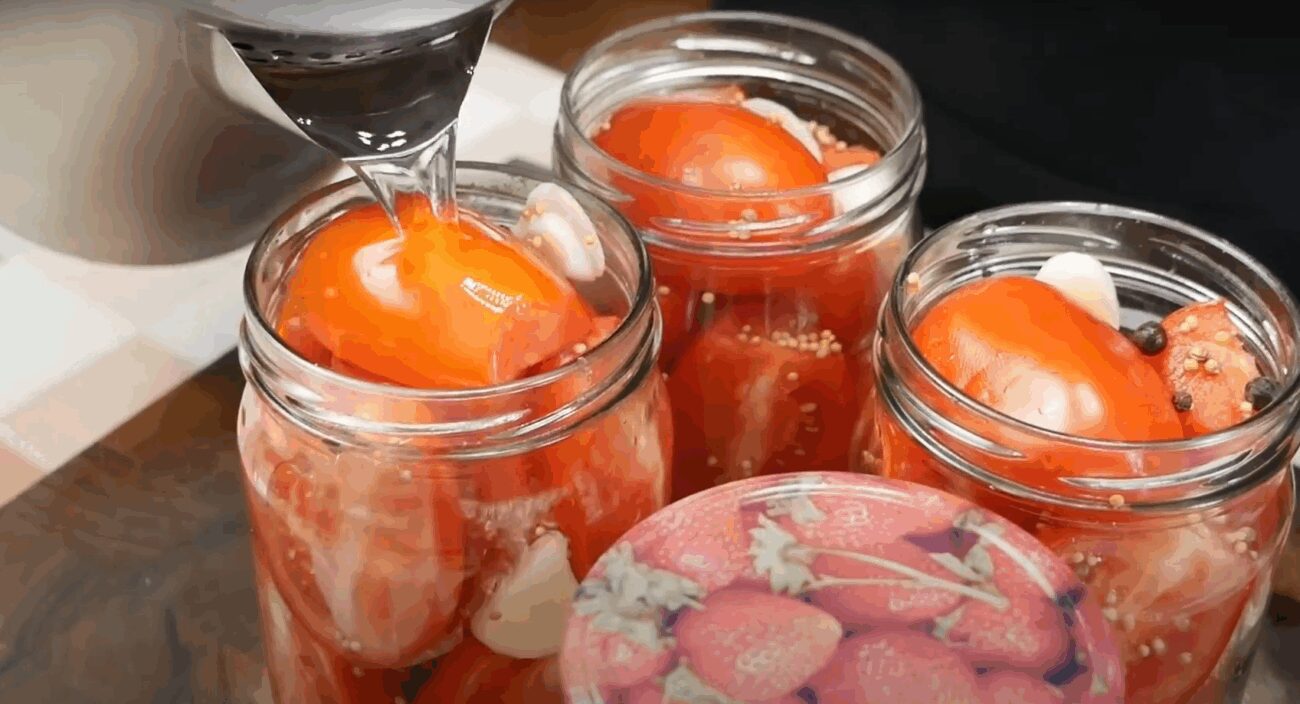 Господині назвали найкращий рецепт маринованих помідорів на зиму