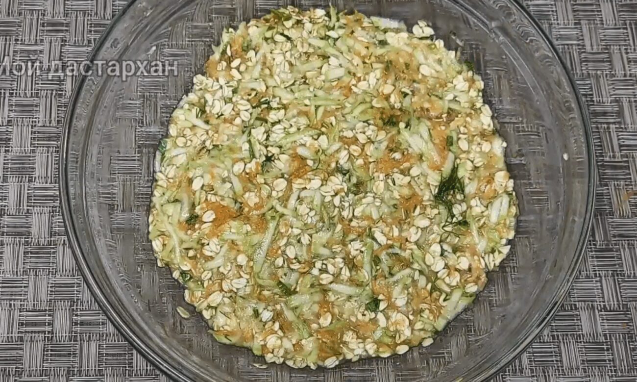 Кулінари розповіли, як з кабачка і вівсянки приготувати смачні котлети