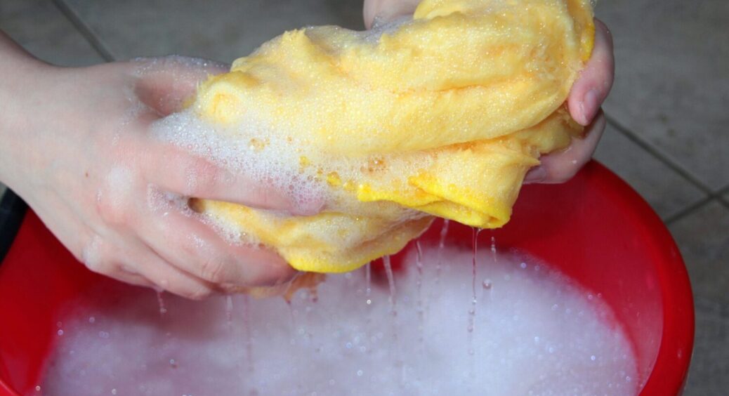 Прання скасовується: як очистити штори, не знімаючи їх з карнизу – експрес-метод за 15 хвилин 