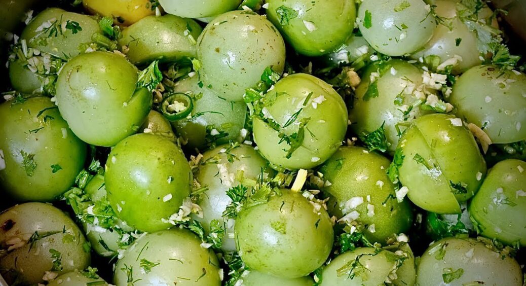 Зелені помідори на зиму 2026 по-одеськи: соковиті, ароматні, і кращі за солоні огірки 