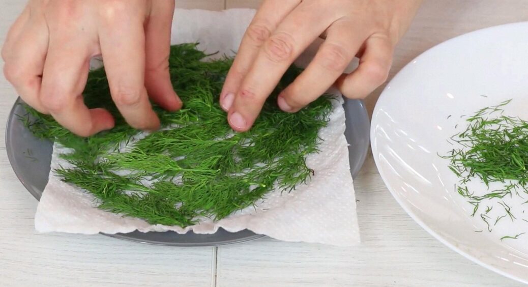 3 прості способи висушити кріп так, щоб він не втрачав аромат і колір навіть через пів року 