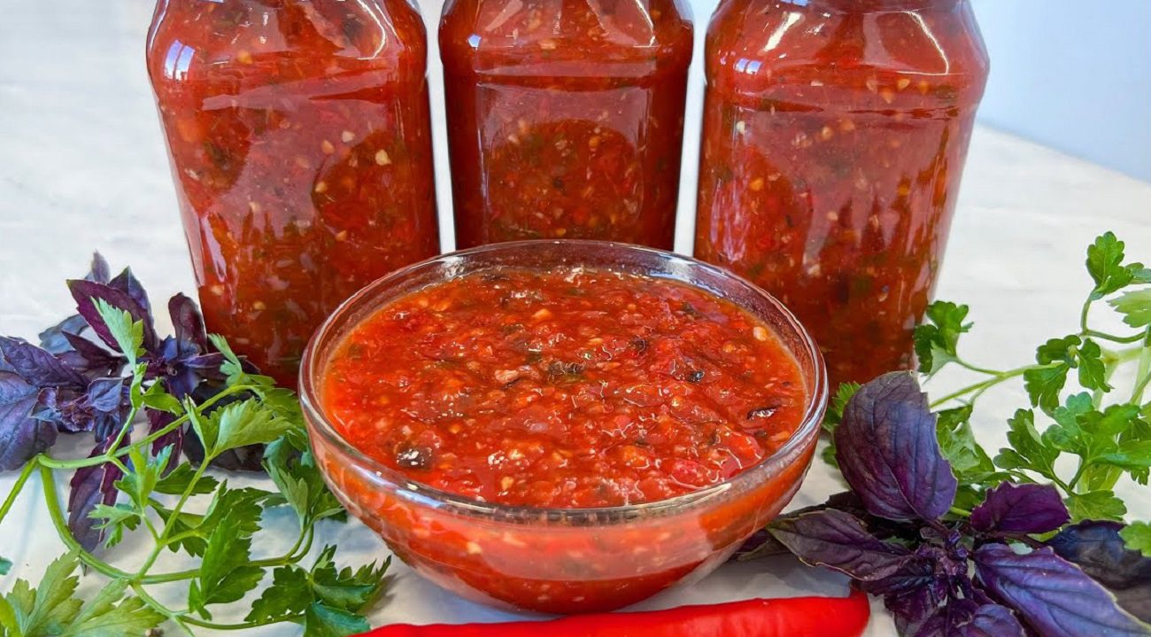 Рецепт смачного і пряного соусу Сацебелі на зиму