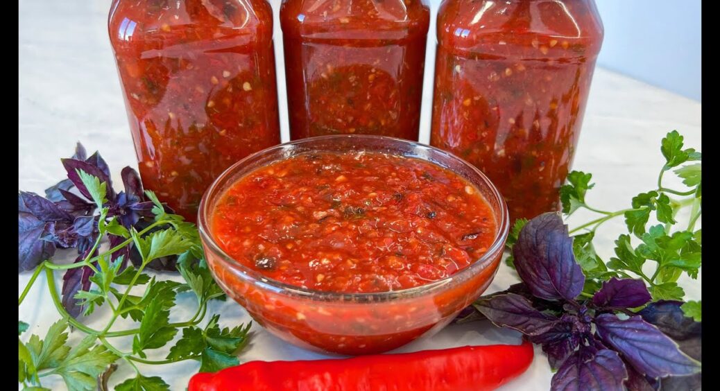 Домашній соус сацебелі до м’яса та овочів: 10 інгредієнтів на 4 банки – і закуска на зиму готова 