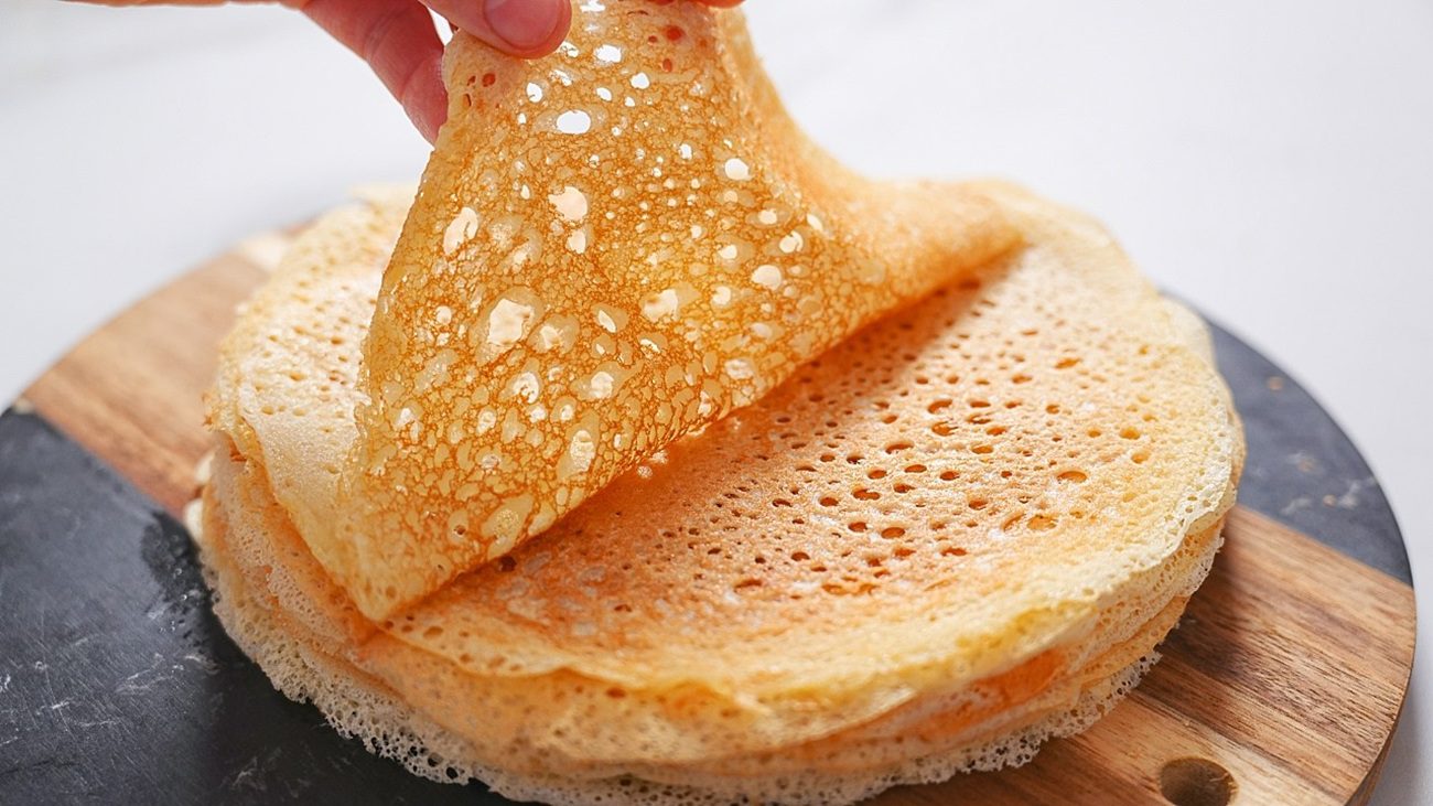 Рецепт смачних і ніжних ажурних млинців на сироватці