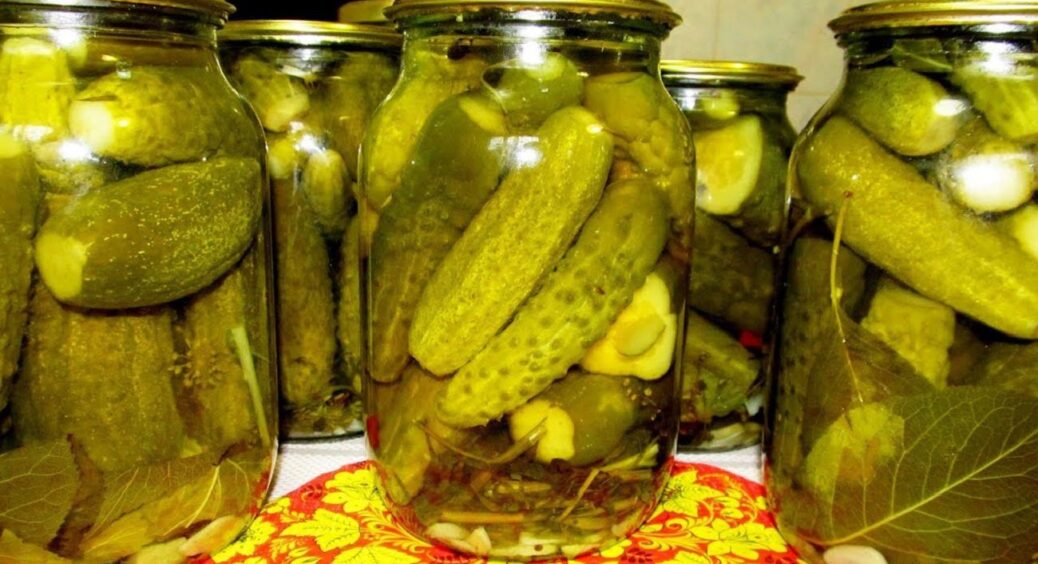 Хрускіт чують навіть сусіди: цей рецепт — супер секрет моїх ідеальних солоних огірків 