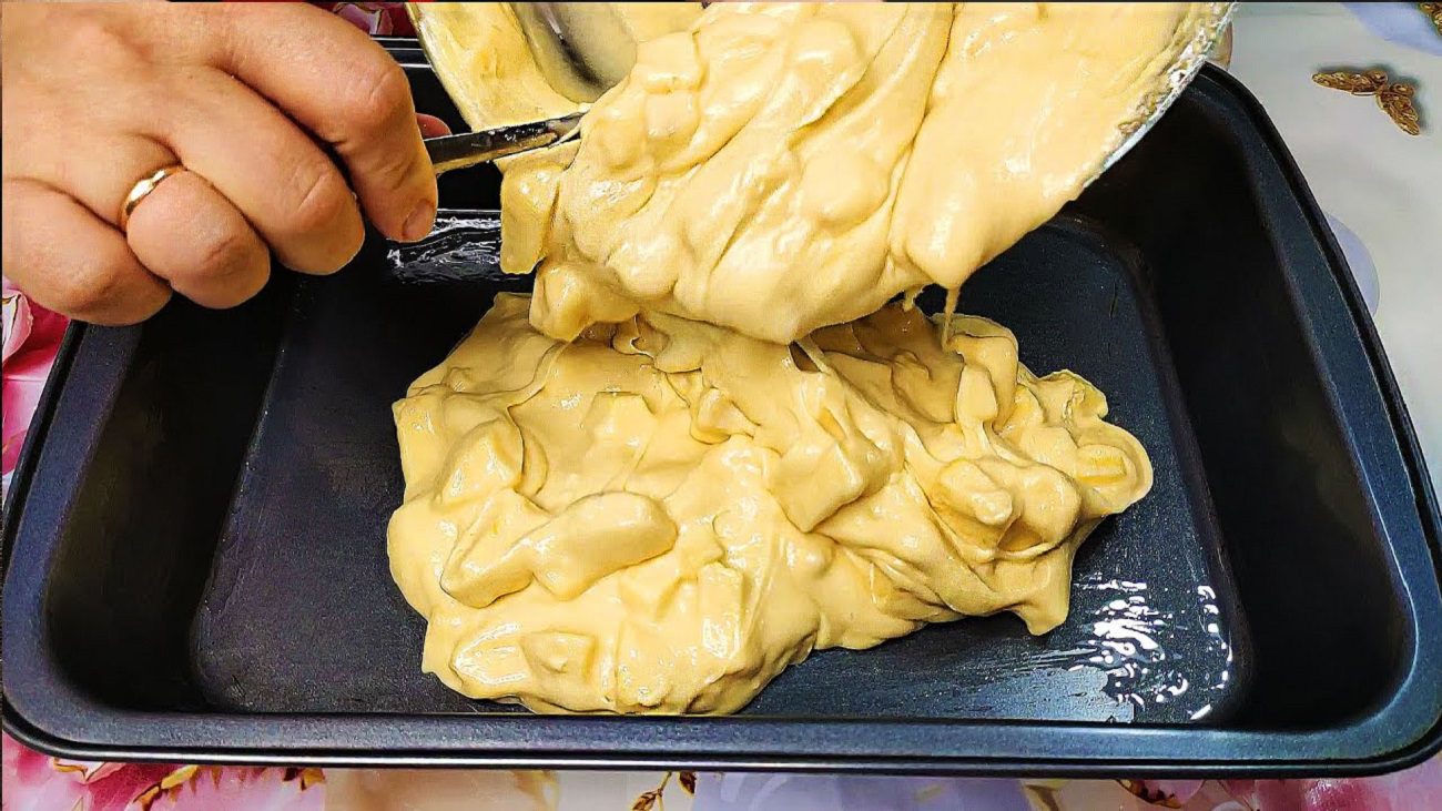 Рецепт пухкого і ніжного яблучного пирога на молоці