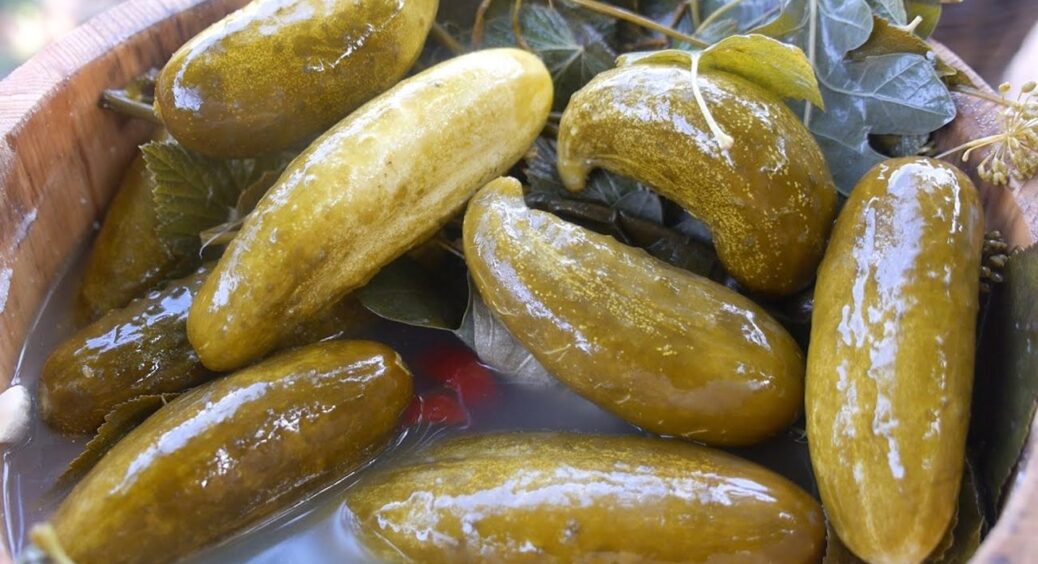 Квашені огірки “Базарні” за рецептом з книги 1955 року: на “Привозі” про них ходила слава 