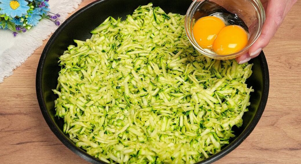 1 кабачок, 2 яйця і вся сімʼя сита: цей рецепт я привіз із Одеси — смачно на всі 100 