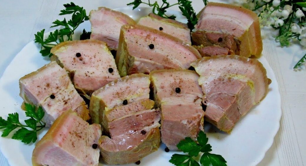Сало “по-одеськи” за 5 хвилин: на смак як буженина, ріжеться як масло — справжня насолода 