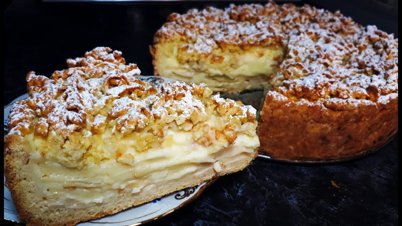 Рецепт дуже смачного і ніжного яблучного пирога з заварним кремом