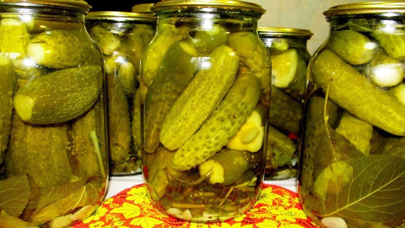 Кулінари розповіли, як готувати універсальний маринад для консервування овочів