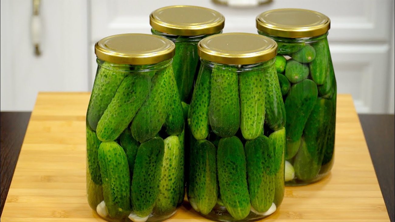 Рецепт дуже смачних і хрумких кисло-солодких огірків на зиму