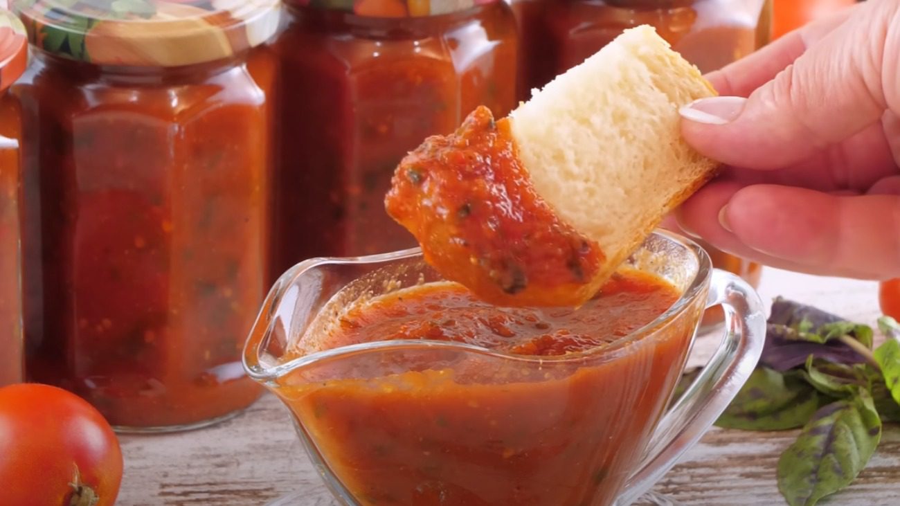 Кулінарка дала рецепт томатного соусу для піци та макаронів