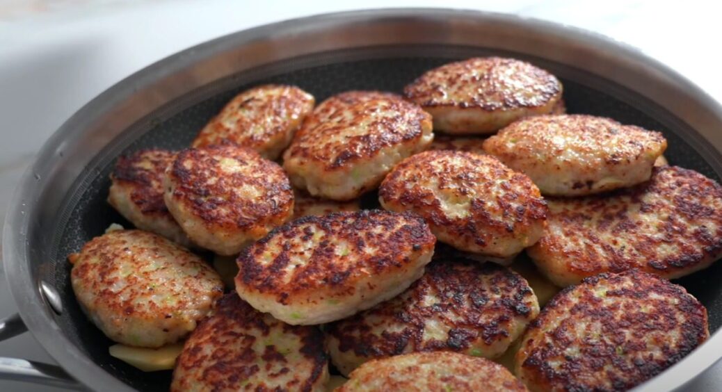 2 ложки у фарш, і котлети будуть соковиті та ніжні: лайфхак від найкращих кухарів Туреччини 