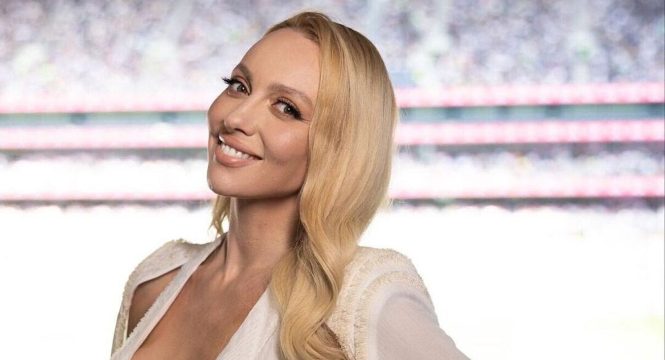 Оля Полякова показала на відео, як цілувалася з президентом