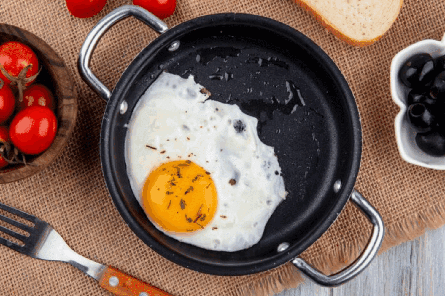 Експерти розповіли, чому корисно їсти на сніданок саме яєчню – відповідь здивує