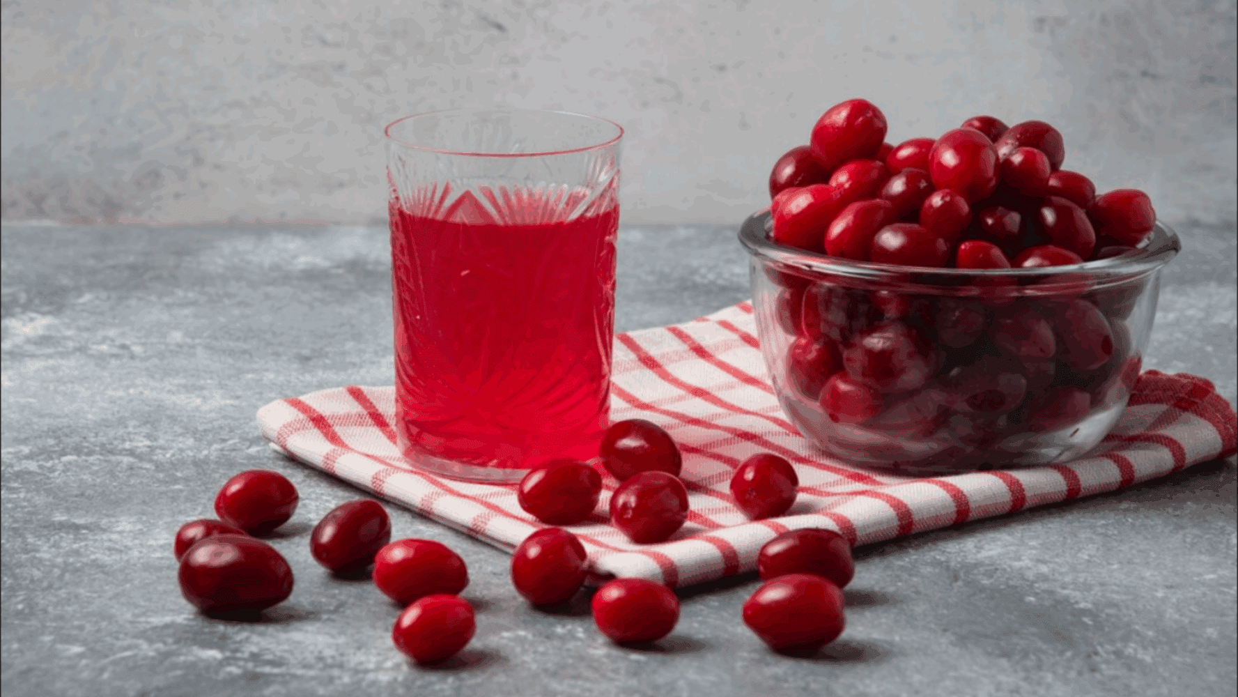 Кулінари поділились рецептом ароматного ягідного компоту без стерилізації