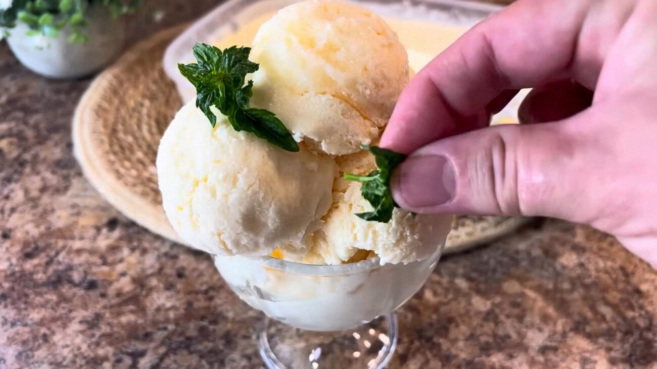 Кулінари поділилися рецептом простого домашнього морозива