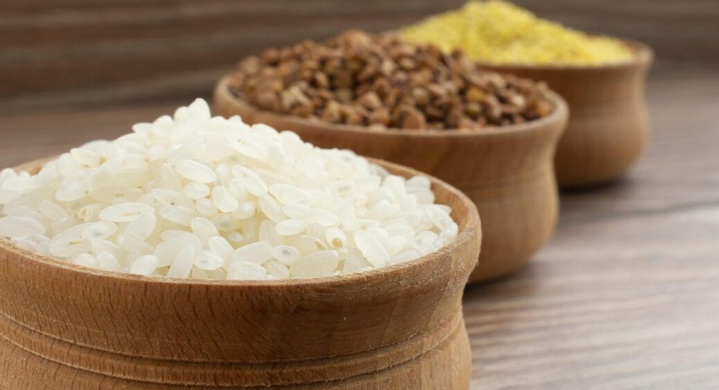 Якщо на кухні завелись мучні жуки, “викурюю” їх за 1 день: на допомогу приходять 2 лайфхаки 