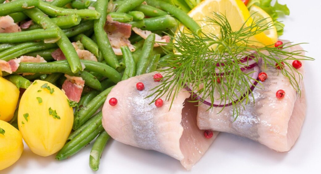 Їжте хоч щодня: який оселедець є найкориснішим для здоров’я – це вам не лосось, а краще 