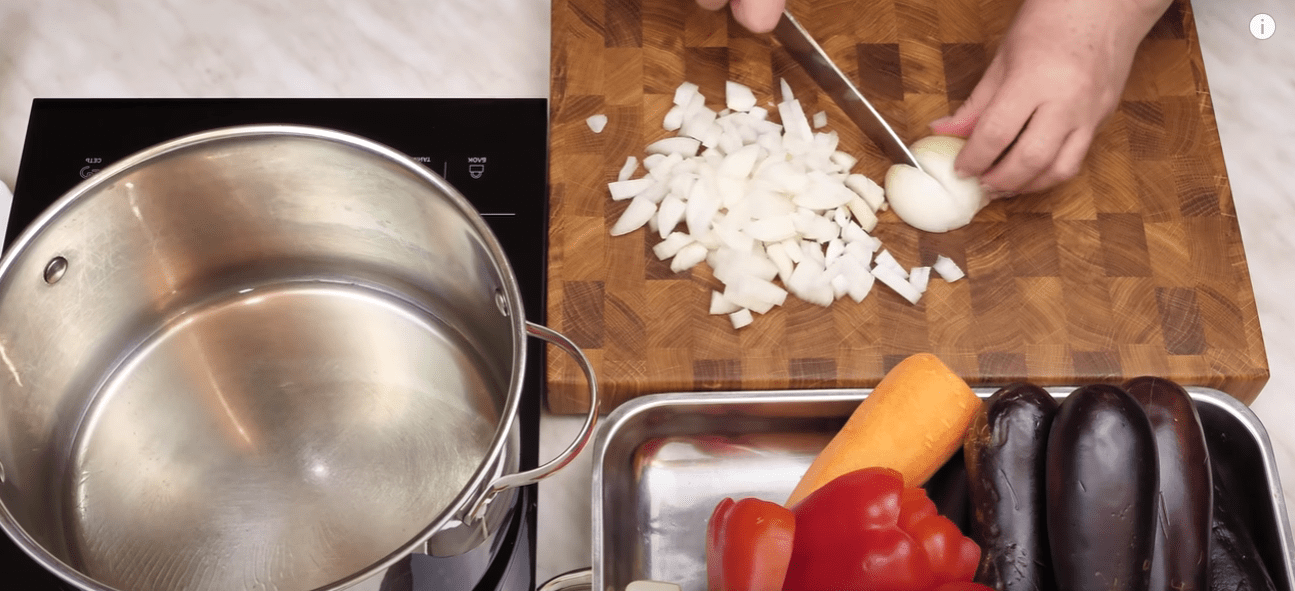 Кулінарка дала рецепт ікри з баклажанів, яка краща за ікру з кабачків