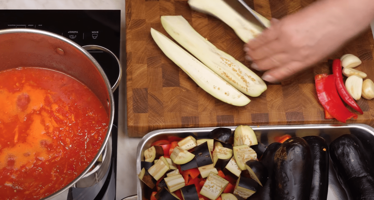 Кулінарка дала рецепт ікри з баклажанів, яка краща за ікру з кабачків