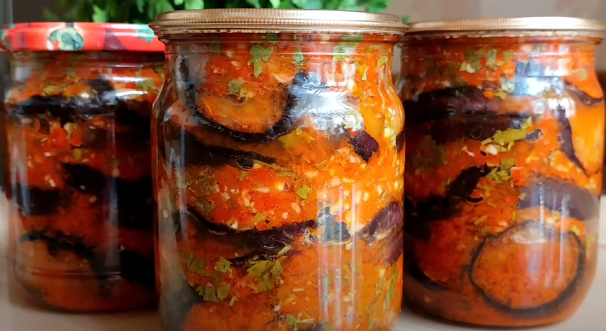Кулінар розповів, як зробити смачний салат з баклажанів на зиму