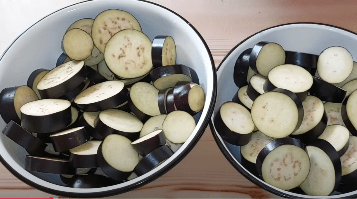 Кулінари розповіли, як зробити справжні баклажані по-грузинськи