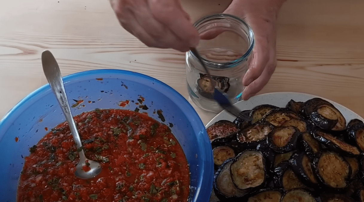 Кулінари розповіли, як зробити справжні баклажани по-грузинськи