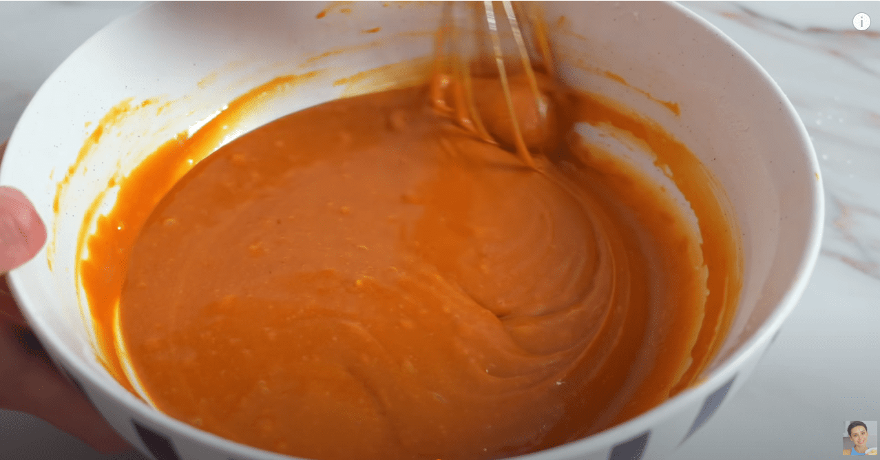 Кулінарка з Харкова дала рецепт смачного медового рулету з яблуками