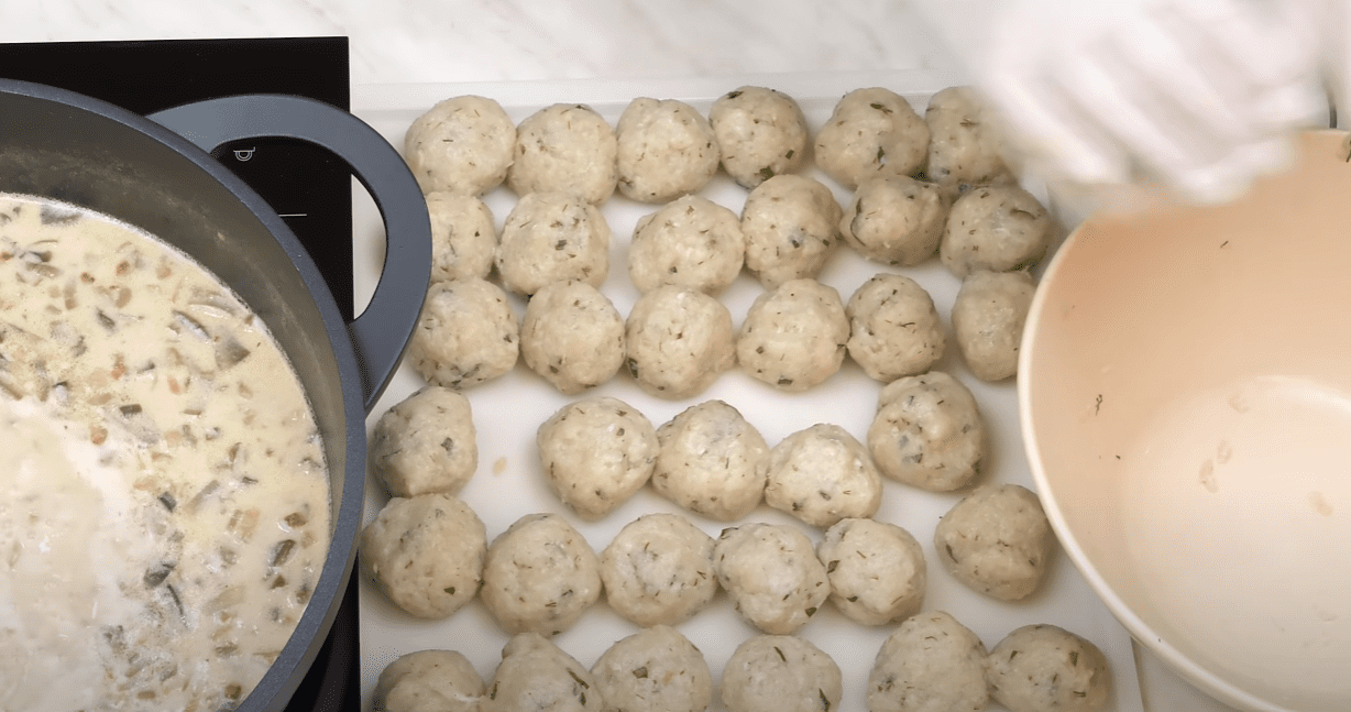 Кулінарка розповіла, як приготувати смачну страву з 1 філе та жменьки печериць