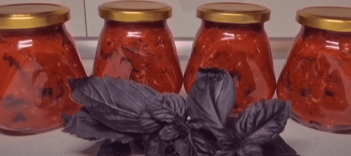 Кулінарка дала рецепт модного томатно-базилікового соусу