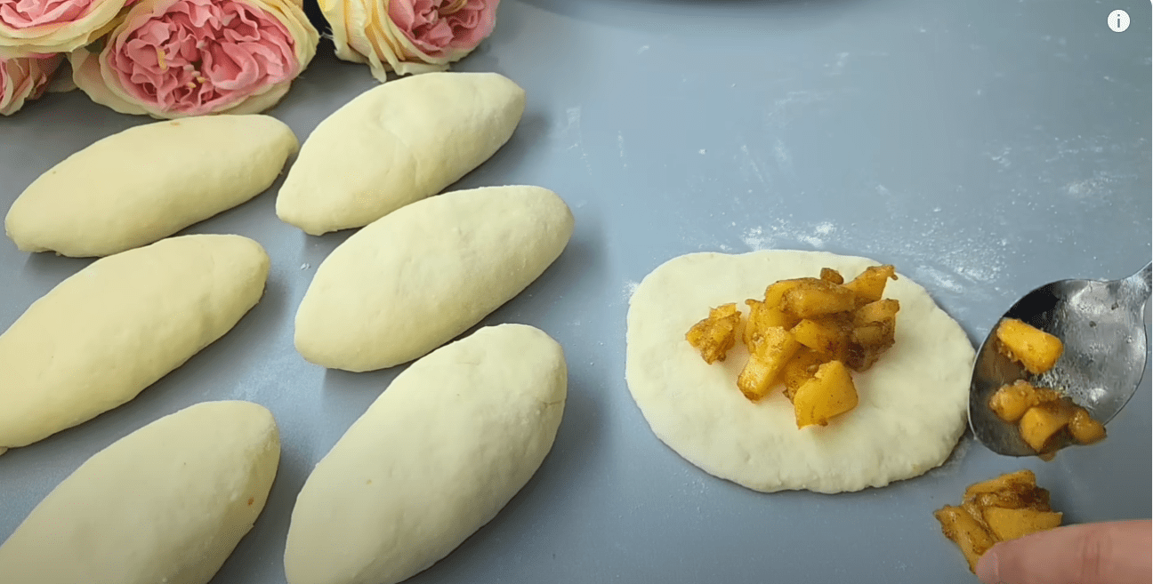 Кулінарка дала рецепт пиріжків, який був дуже популярний у 60-х роках