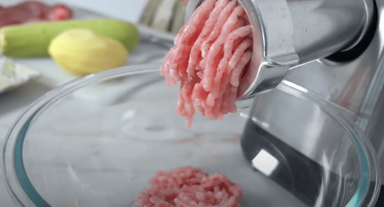 Кулінарка розповіла, як зробити котлети з курячого фаршу мега соковитими