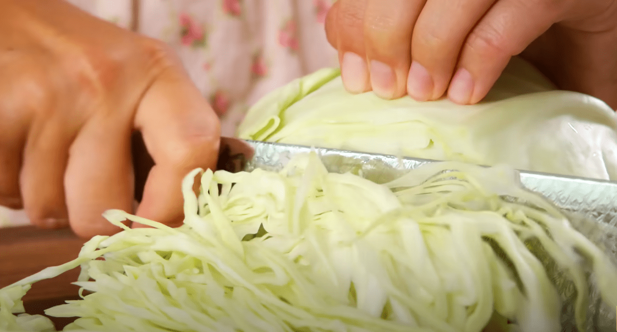 Кулінарка розповіла новий рецепт з капустою та макаронами