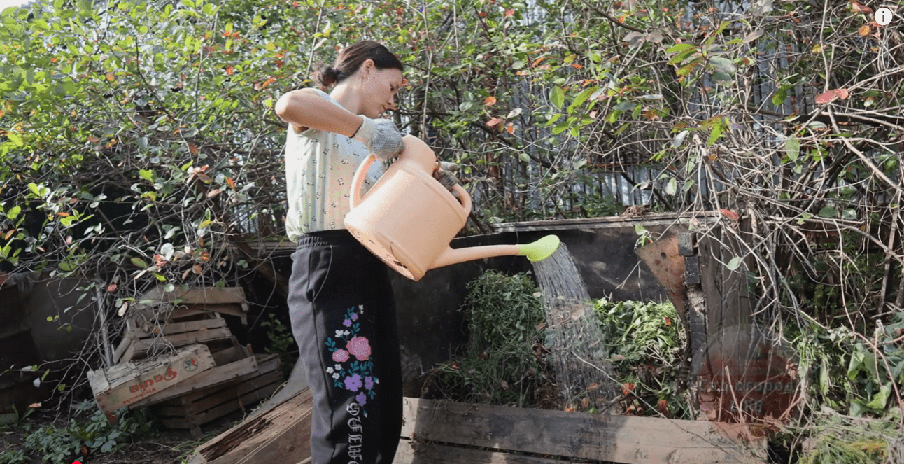 Городники розповіли, як правильно робити якісний чорний компост