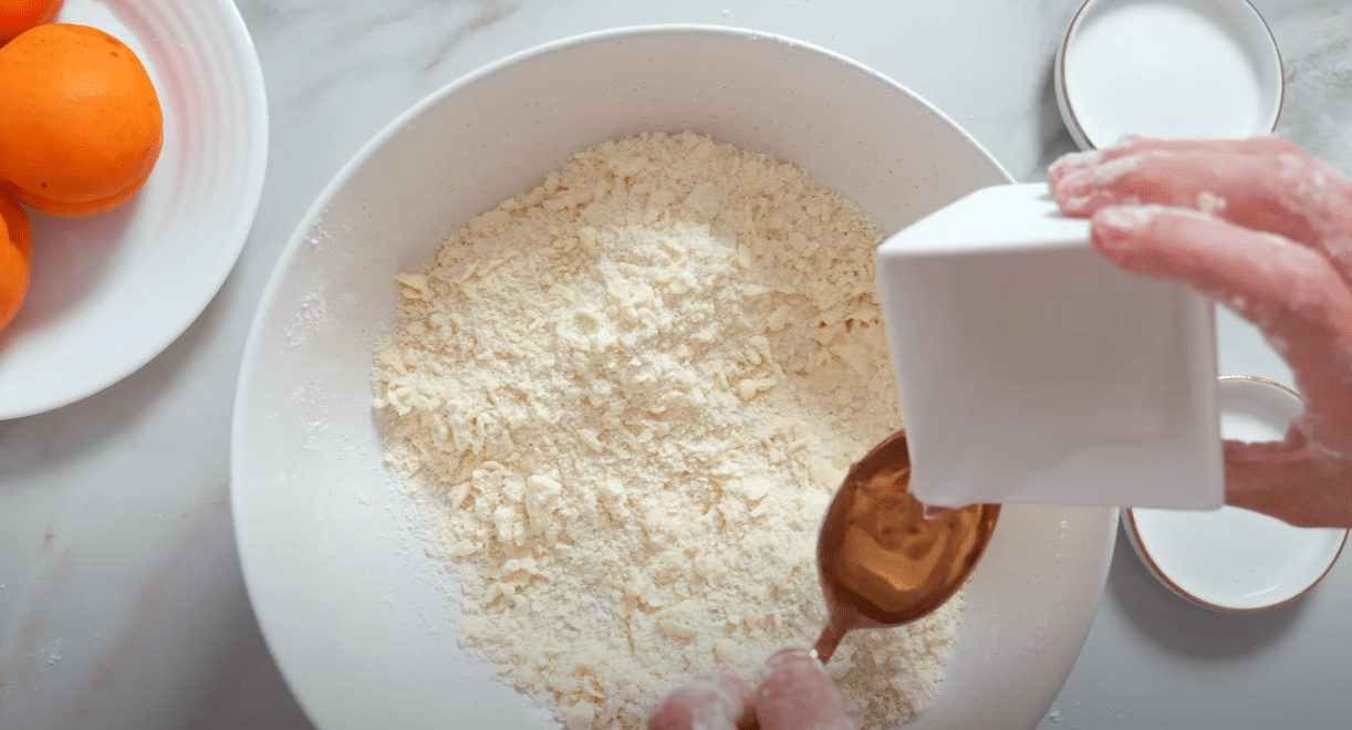 Кулінарка дала рецепт пирога з ягодами та фруктами