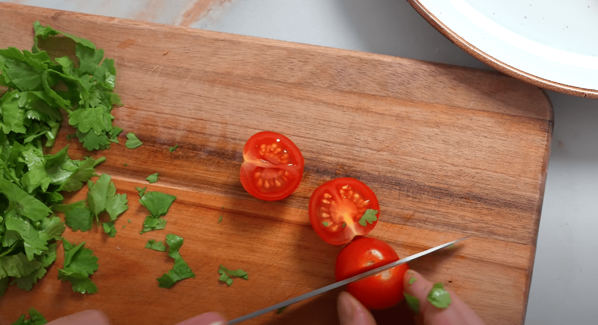 Кулінарка розповіла незвичайний рецепт салату з хрусткими баклажанами