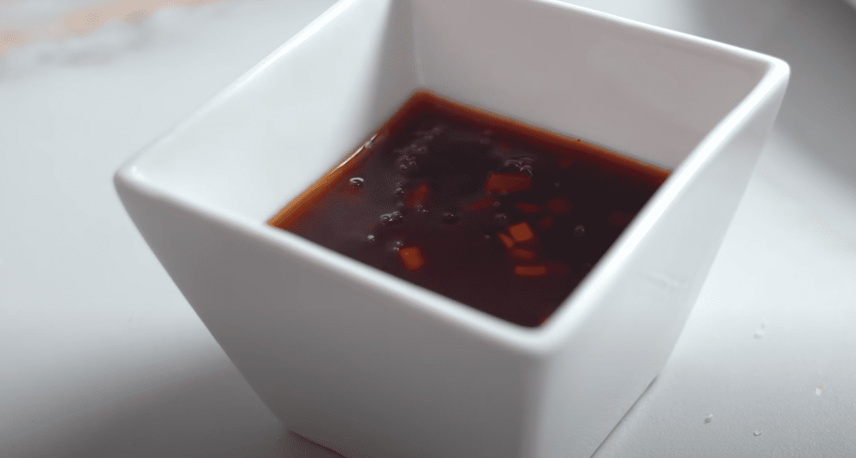 Кулінарка розповіла незвичайний рецепт салату з хрусткими баклажанами