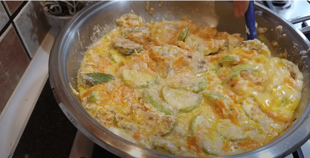 Кулінарка дала новий оригінальний рецепт кабачків в запашній підливі