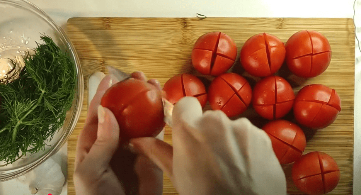 Кулінарка дала справжній рецепт заготівлі помідорів по-вірменськи