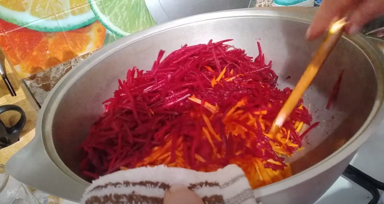 Кулінари дали рецепт оригінальної заправки для справжнього українського борща