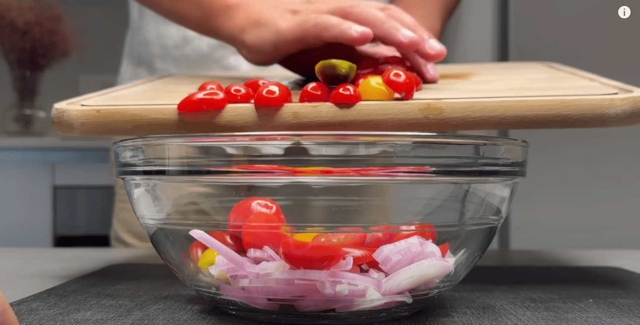 Кулінар дав рецепт салату з баклажанів, який приносить ресторанам мільйони