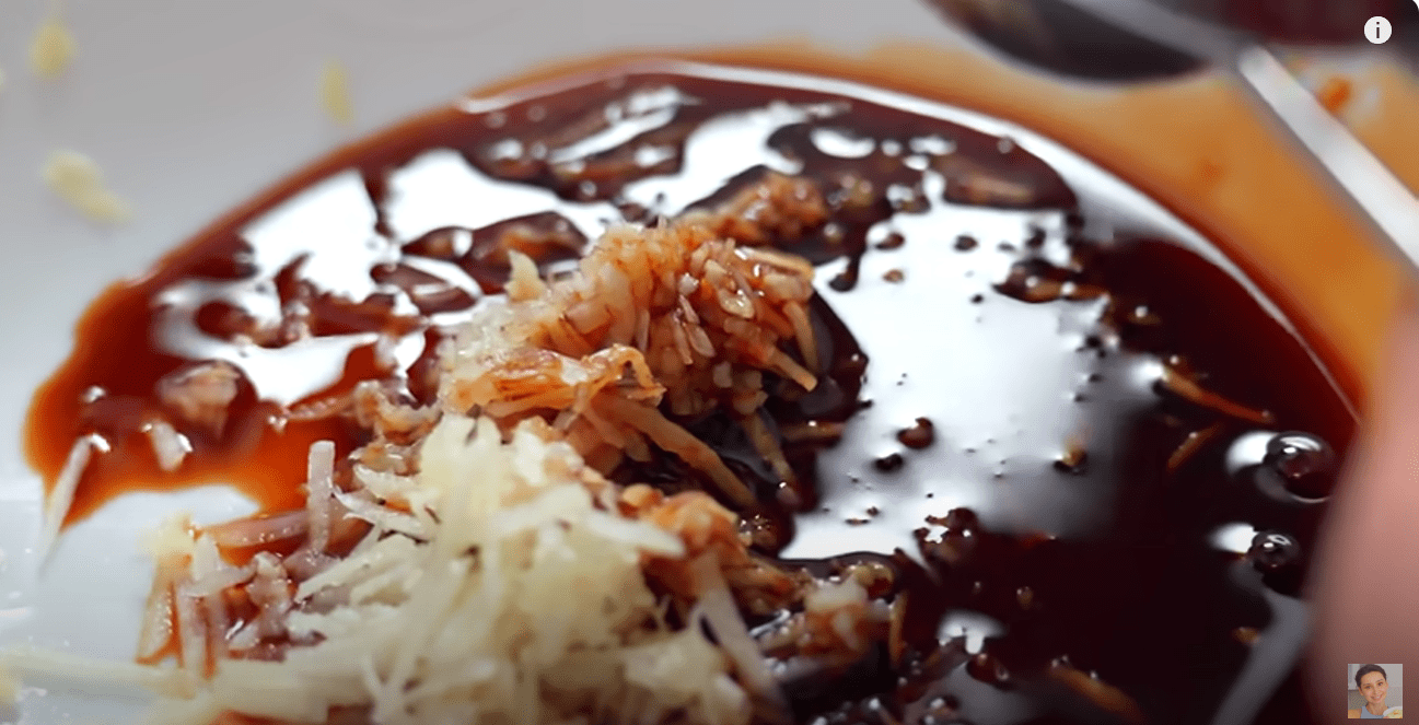 Кулінарка дала рецепт страви з баклажанів та фаршу з незвичайним соусом