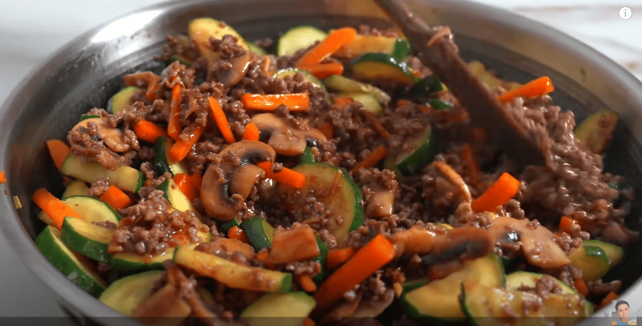 Кулінарка дала рецепт страви з баклажанів та фаршу з незвичайним соусом