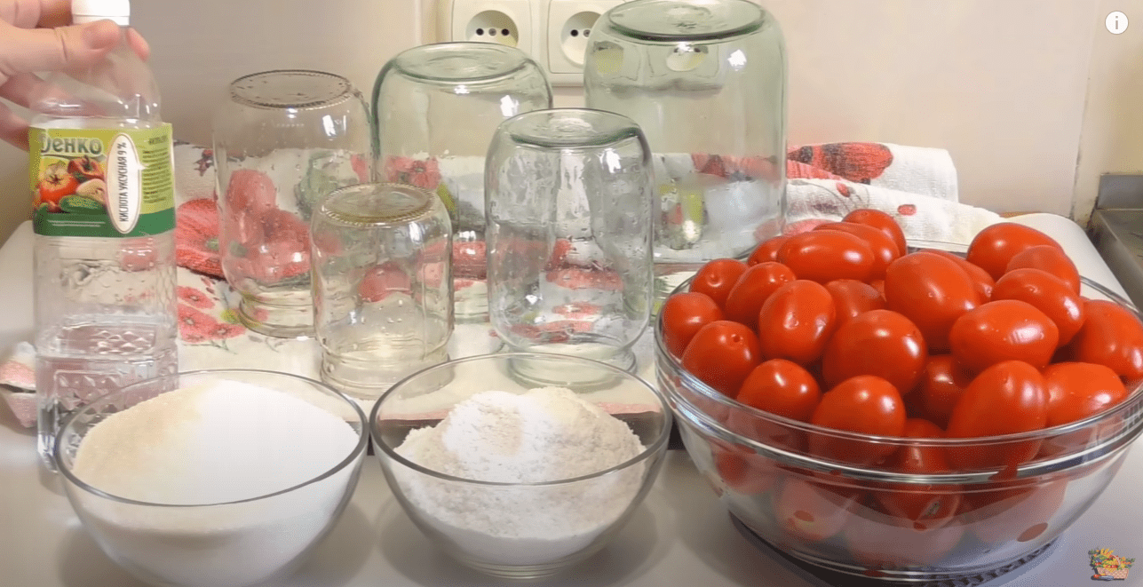 Кулінарка дала простий рецеп помідорів на зиму без зелені та прянощів