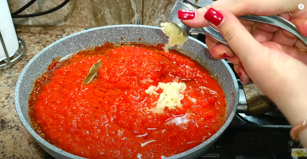 Кулінари дали рецепт соусу з солодкого перцю, про який ходять легенди