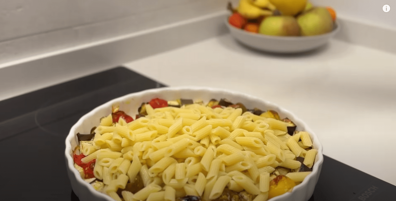 Кулінарка знайшла рецепт справжньої середземноморської пасти з баклажанами