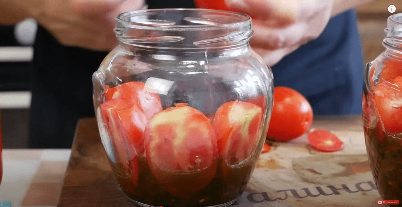 Кулінар дав рецепт закрутки на зиму з перців та томатів: по-болгарськи
